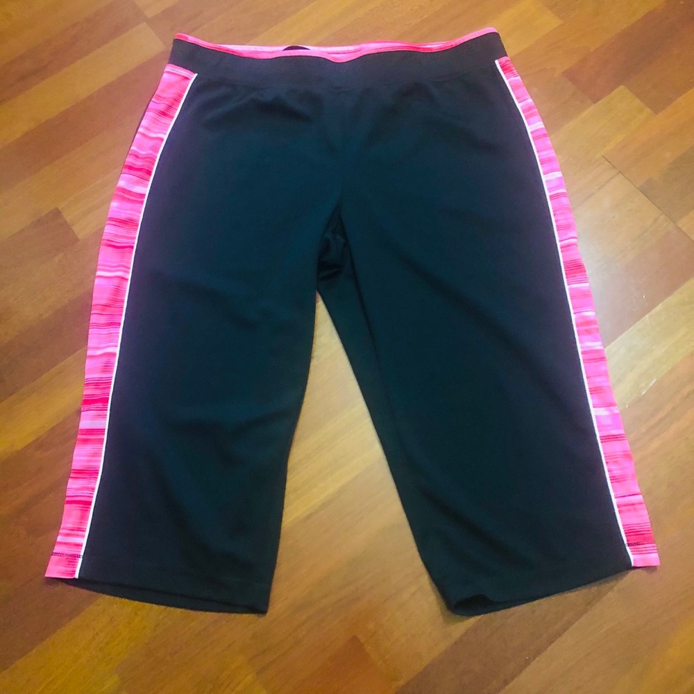 Women’s sz XLP St. John’s Bay Active capris